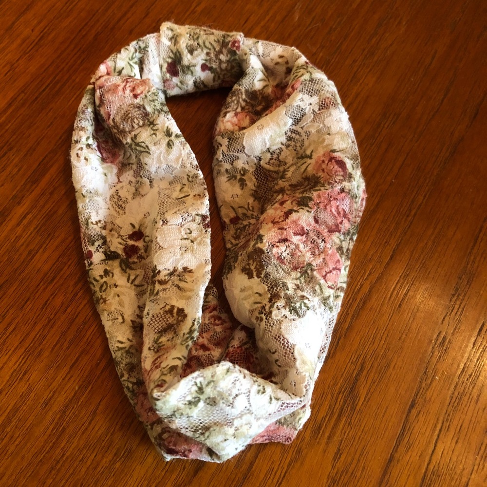Elastic vintage floral headband
